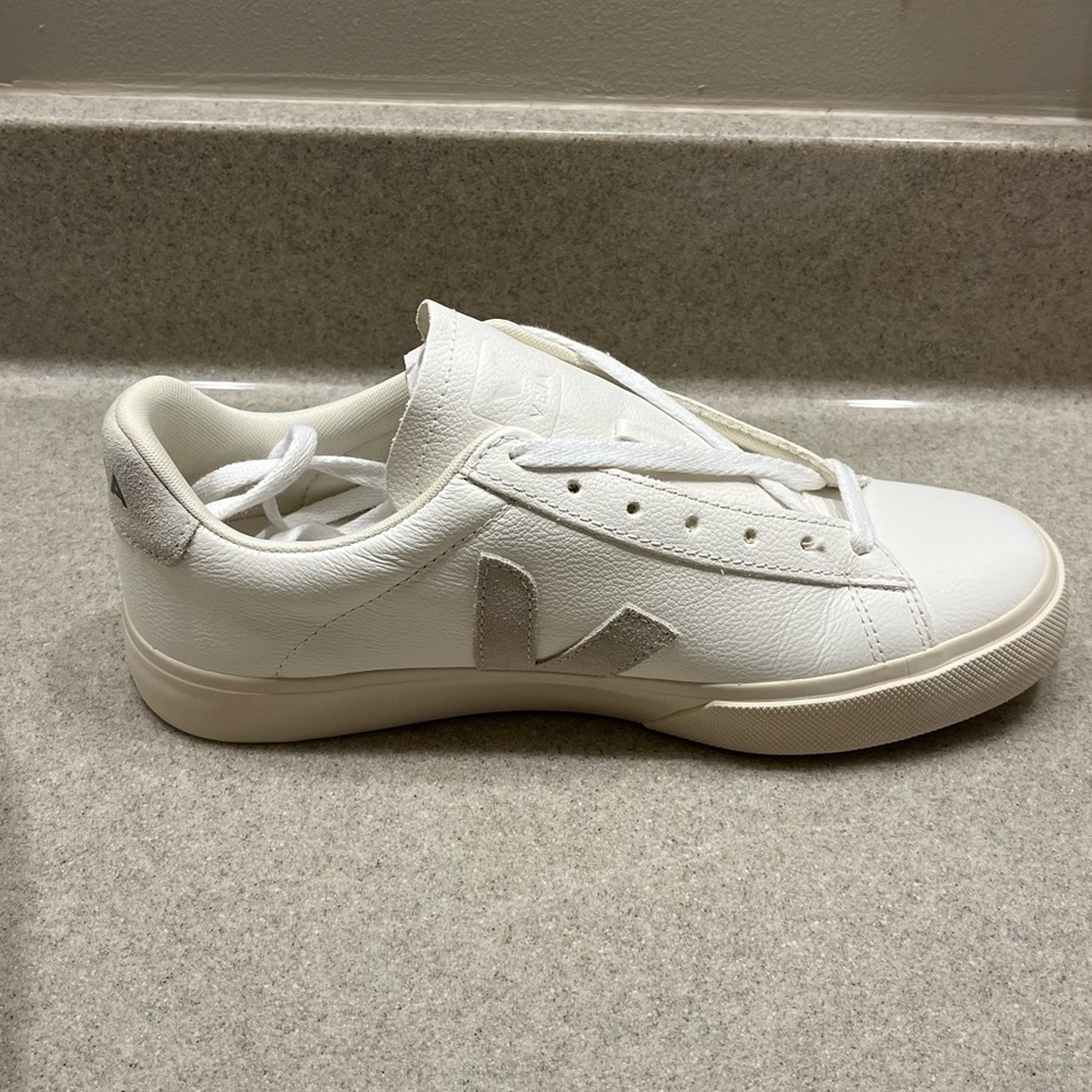 BNIB VEJA CAMPO SNEAKER